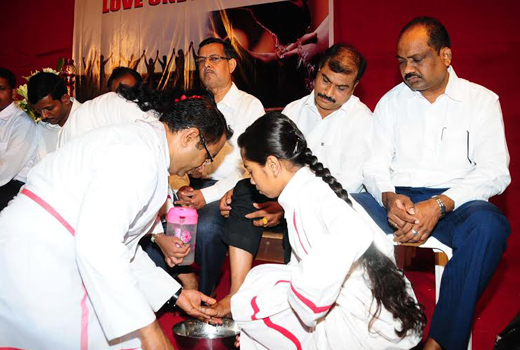 Christians mark Maundy Thursday in twin districts in solemnity 1
